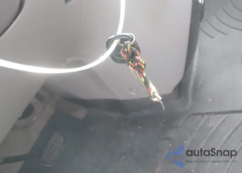 2010 Toyota Sienna Ce/Le z USA, uszkodzony, nr VIN 5TDKK4CC4AS325832